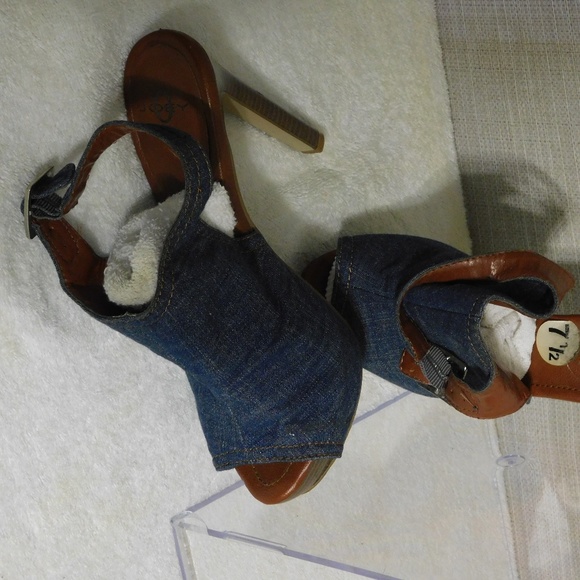 WOMEN'S BLUE JEAN OPEN TOE 5" HEELS BY JOEY O SIZE - Picture 4 of 8